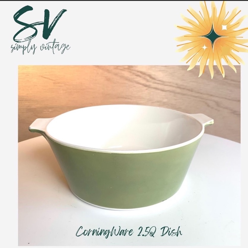 Vintage Corningware 2.5 quart dish